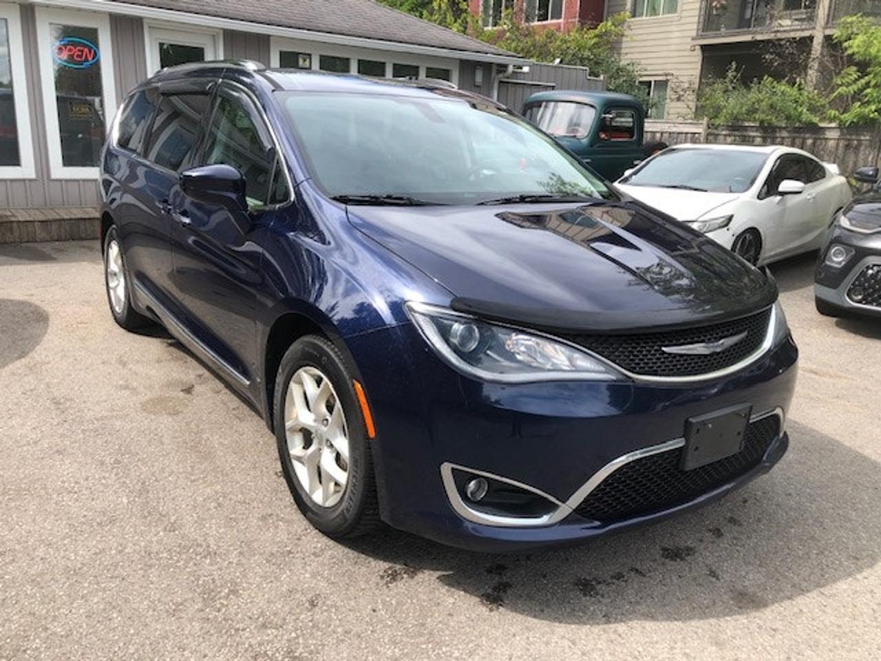 2017 Chrysler Pacifica Touring-L Plus Photo