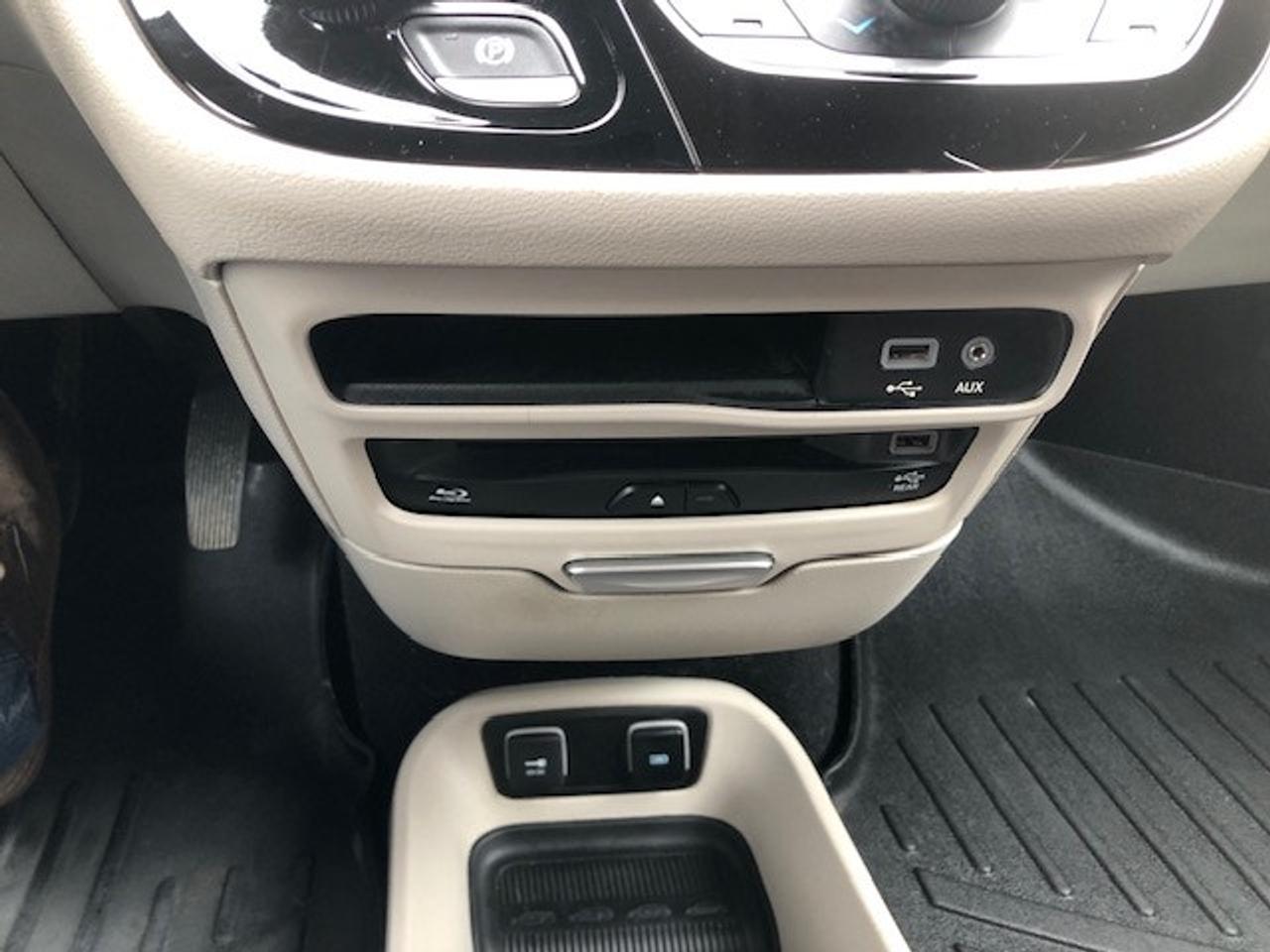 2017 Chrysler Pacifica Touring-L Plus Photo