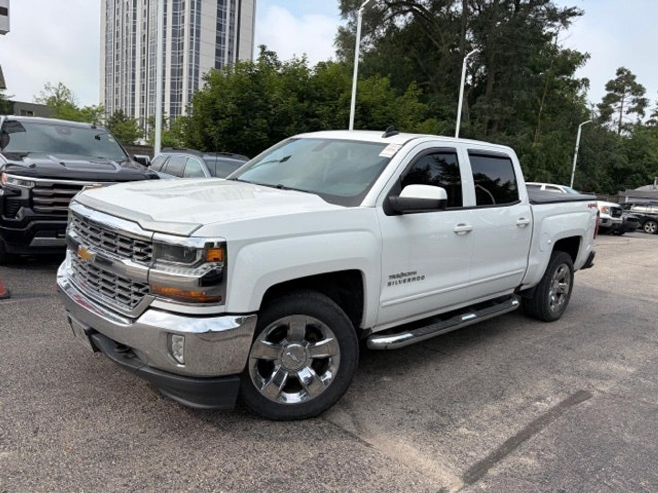 2018 Chevrolet Silverado 1500 LT NO ACCIDENTS Photo2