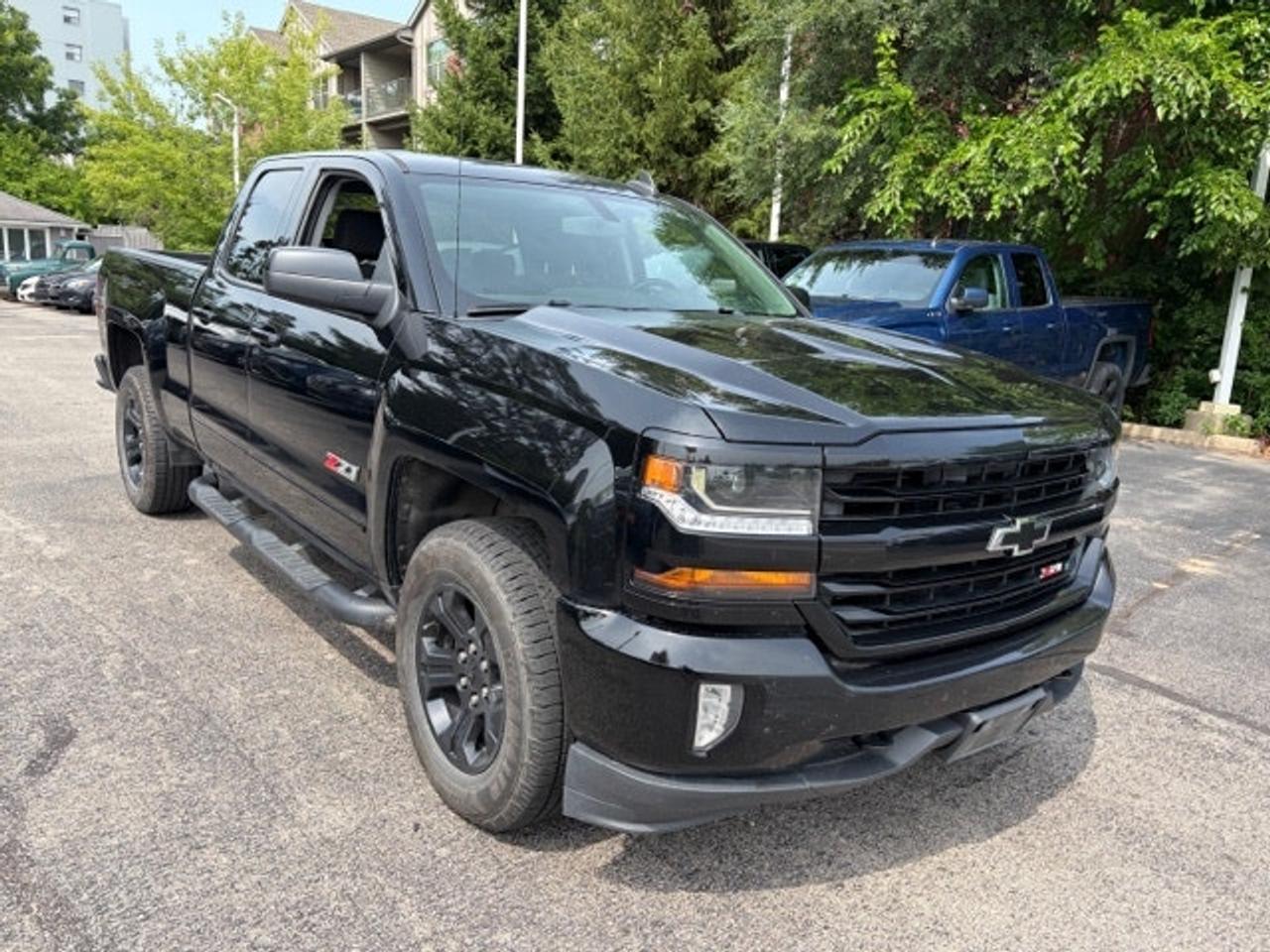 2019 Chevrolet Silverado 1500 LD LT Z71 off road 6.5 foot box Photo2