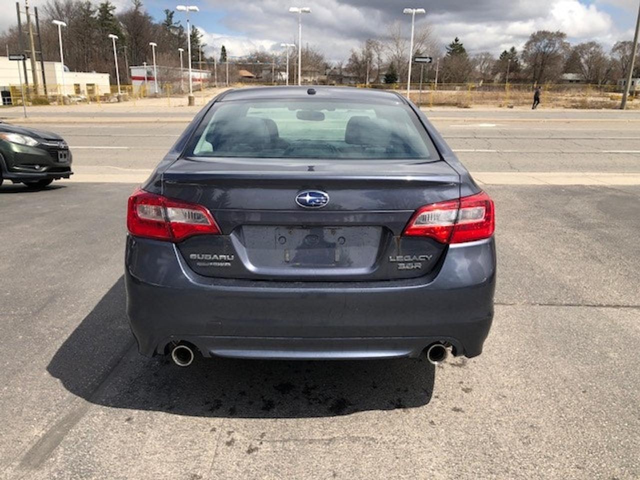 2015 Subaru Legacy 3.6R LIMITED AWD Photo