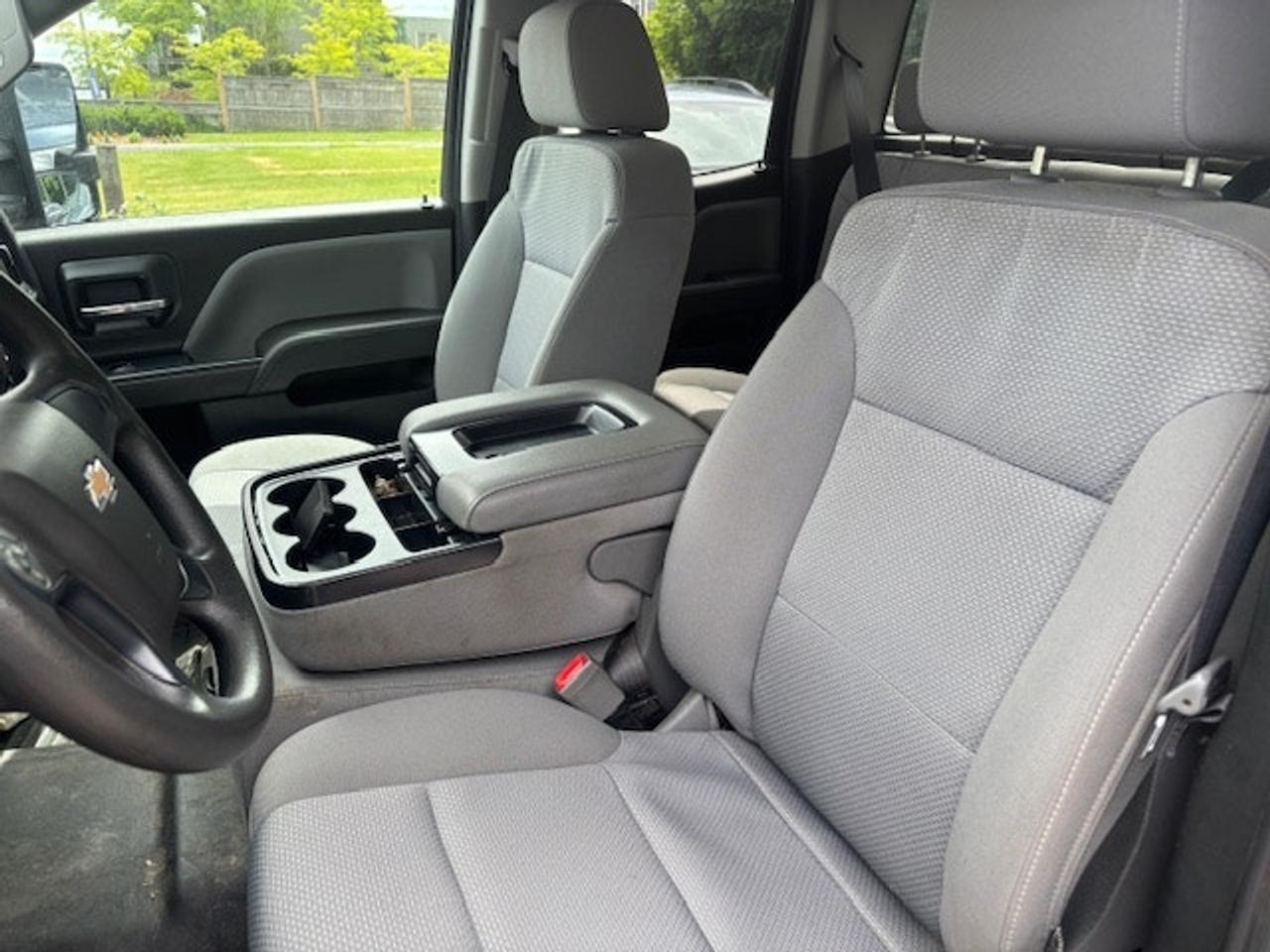 2019 Chevrolet Silverado 1500 LD Custom only 110000km no accidents 6.5 foot box Photo