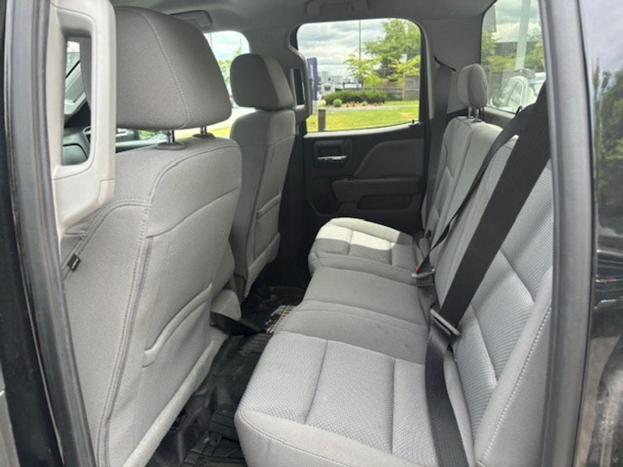 2019 Chevrolet Silverado 1500 LD Custom only 110000km no accidents 6.5 foot box Photo