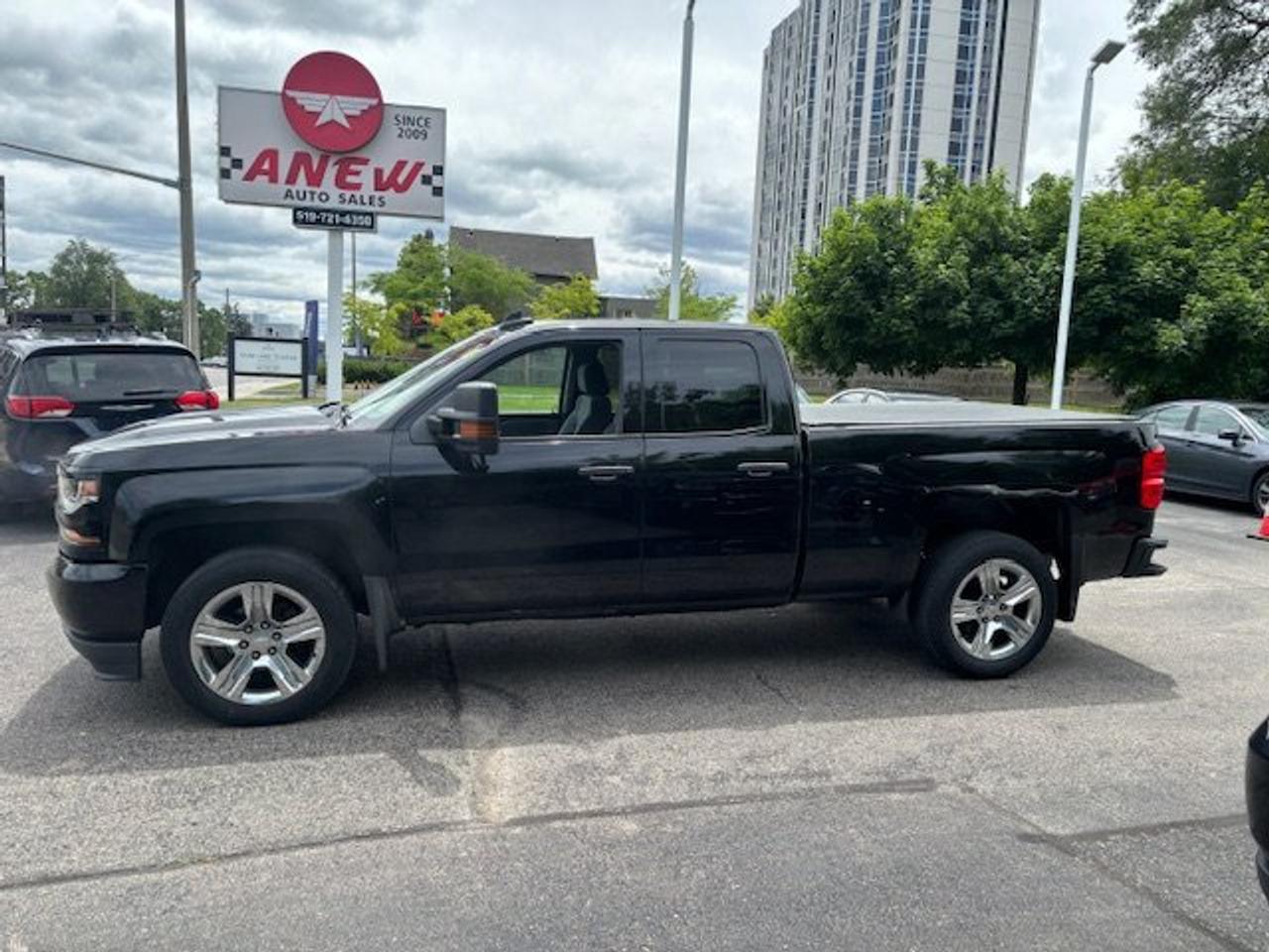 2019 Chevrolet Silverado 1500 LD Custom only 110000km no accidents 6.5 foot box Photo