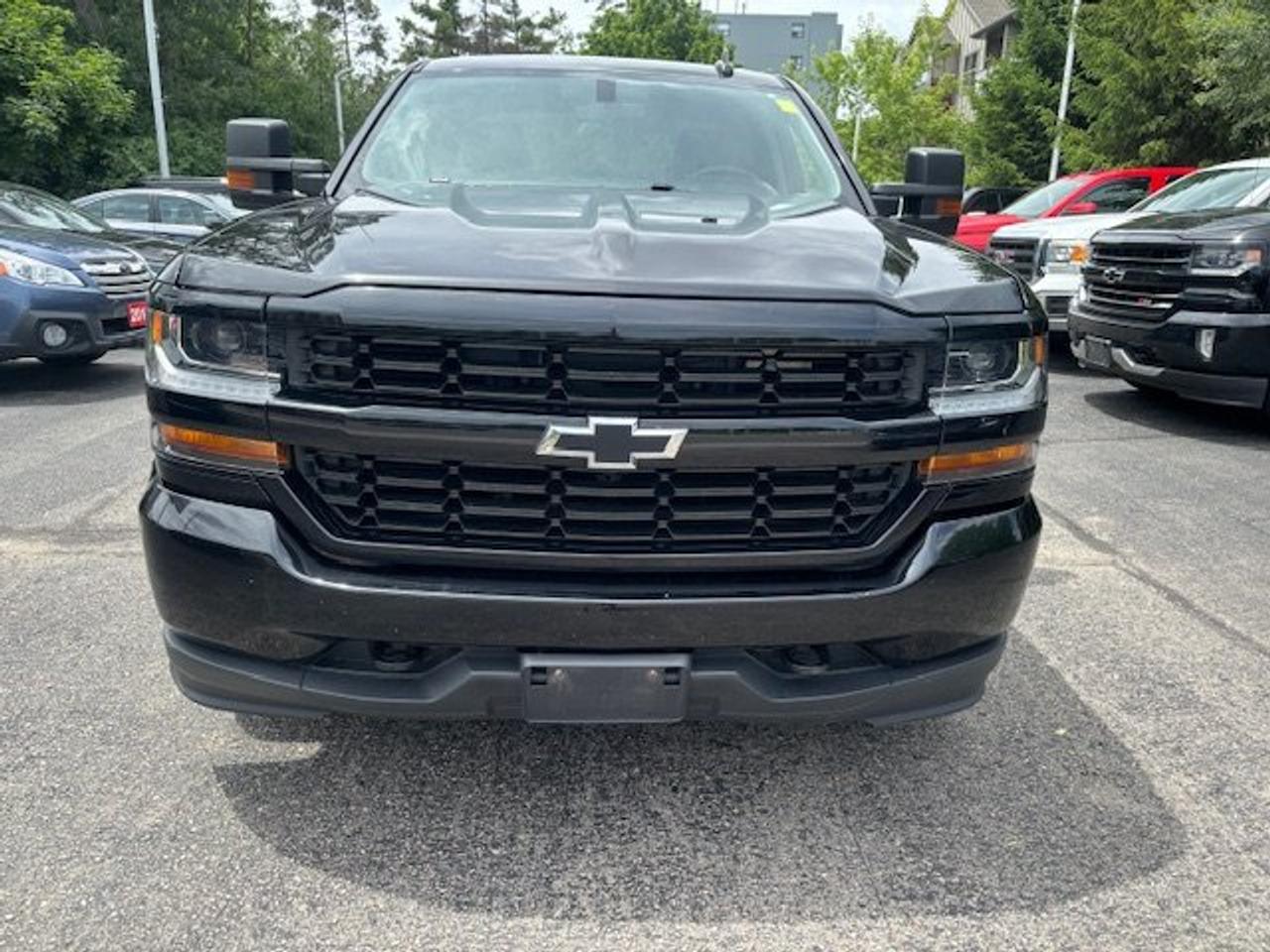 2019 Chevrolet Silverado 1500 LD Custom only 110000km no accidents 6.5 foot box Photo2