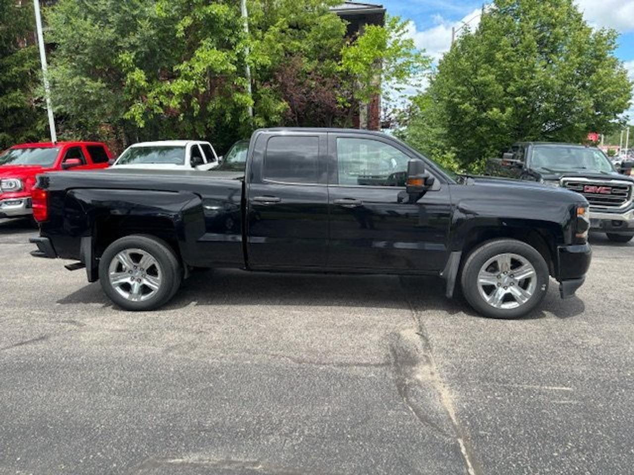 2019 Chevrolet Silverado 1500 LD Custom only 110000km no accidents 6.5 foot box Photo
