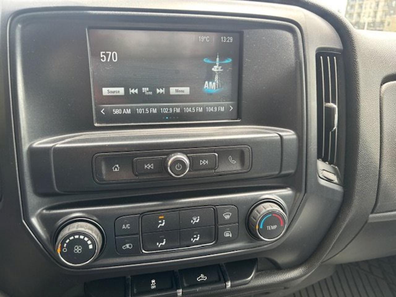 2019 Chevrolet Silverado 1500 LD Custom only 110000km no accidents 6.5 foot box Photo
