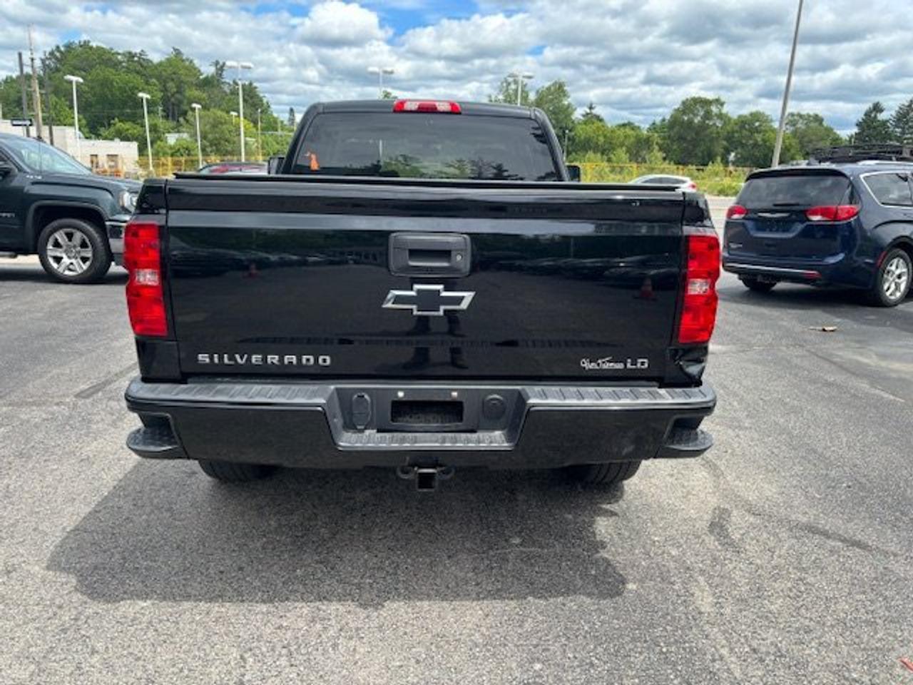2019 Chevrolet Silverado 1500 LD Custom only 110000km no accidents 6.5 foot box Photo