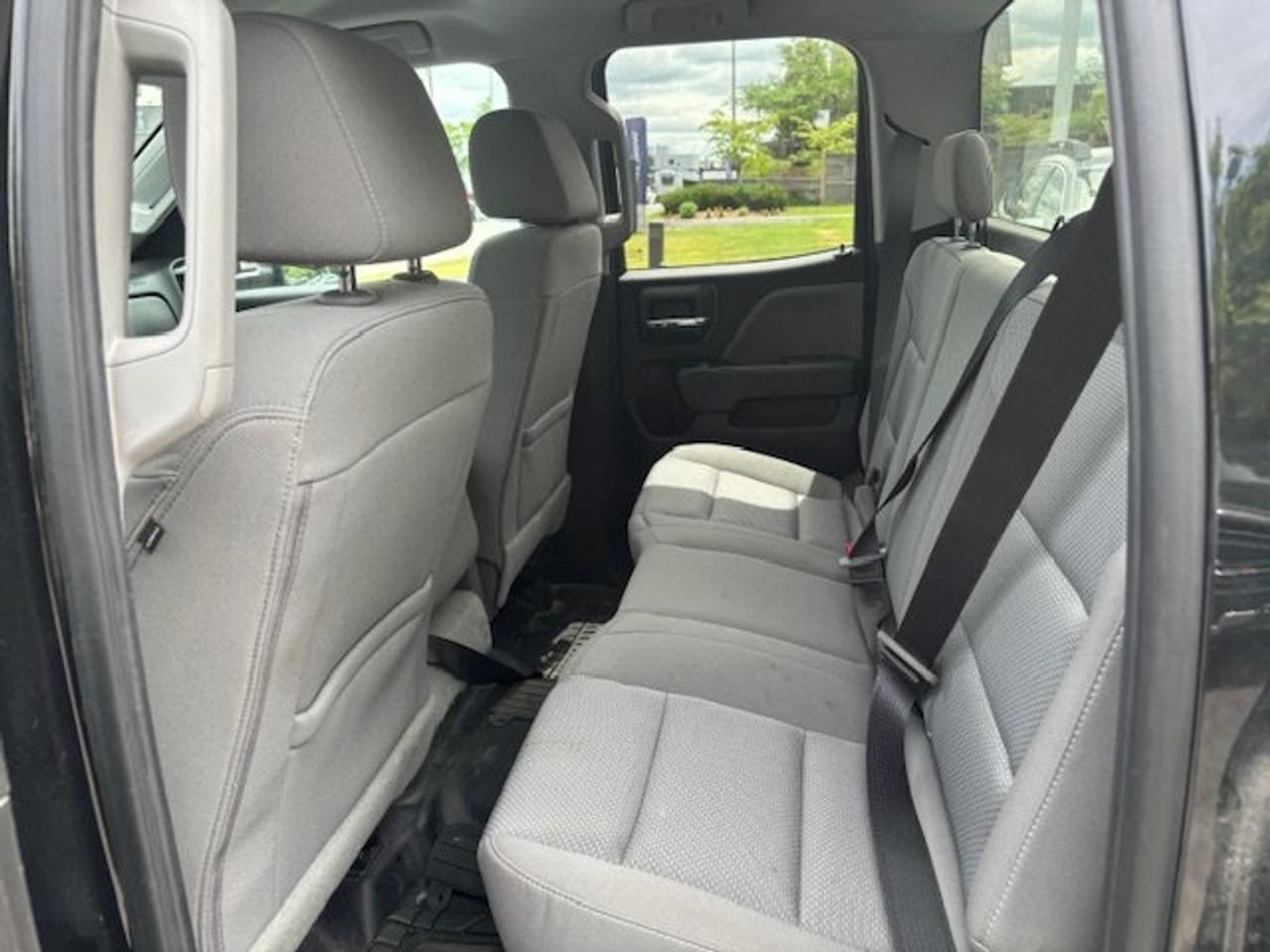 2019 Chevrolet Silverado 1500 LD Custom only 110000km no accidents 6.5 foot box Photo