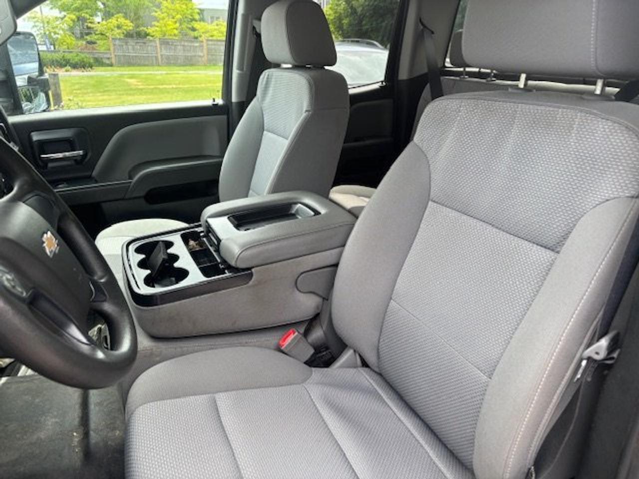 2019 Chevrolet Silverado 1500 LD Custom only 110000km no accidents 6.5 foot box Photo