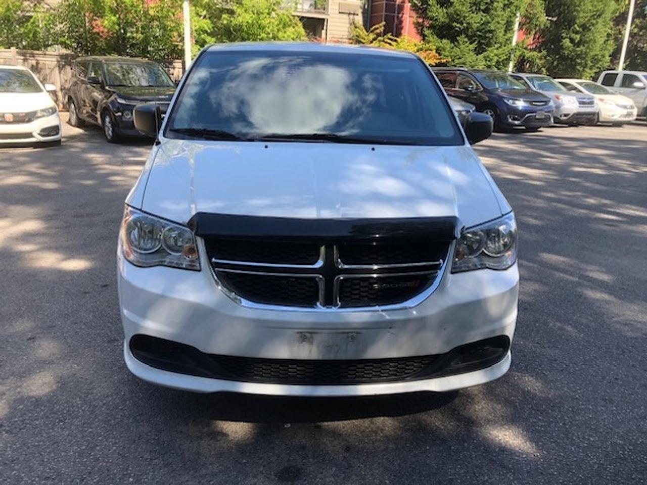 2017 Dodge Grand Caravan Canada Value Package 184000km ac blows ice cold Photo4