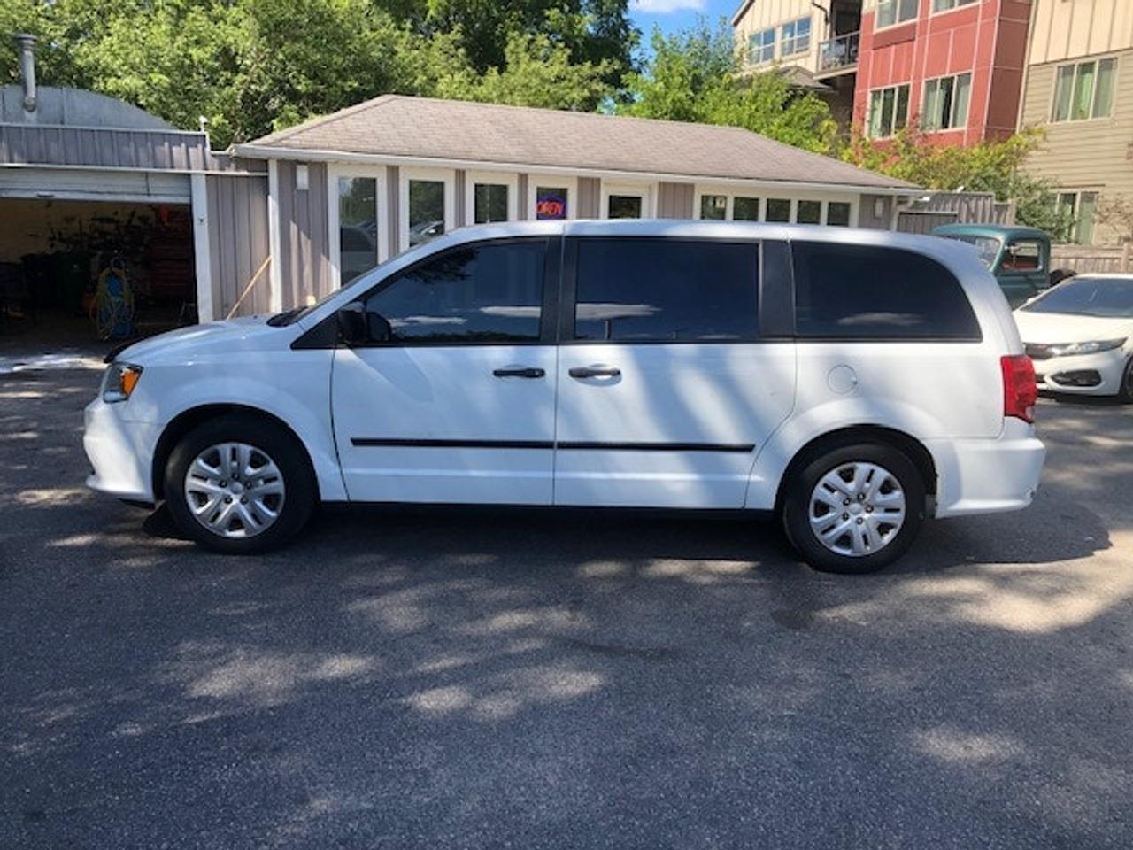 2017 Dodge Grand Caravan Canada Value Package 184000km ac blows ice cold Photo