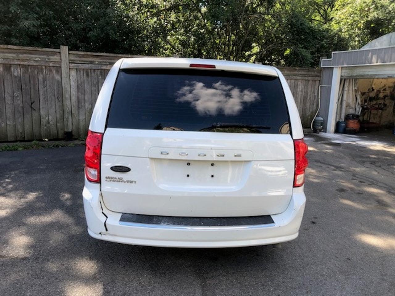2017 Dodge Grand Caravan Canada Value Package 184000km ac blows ice cold Photo