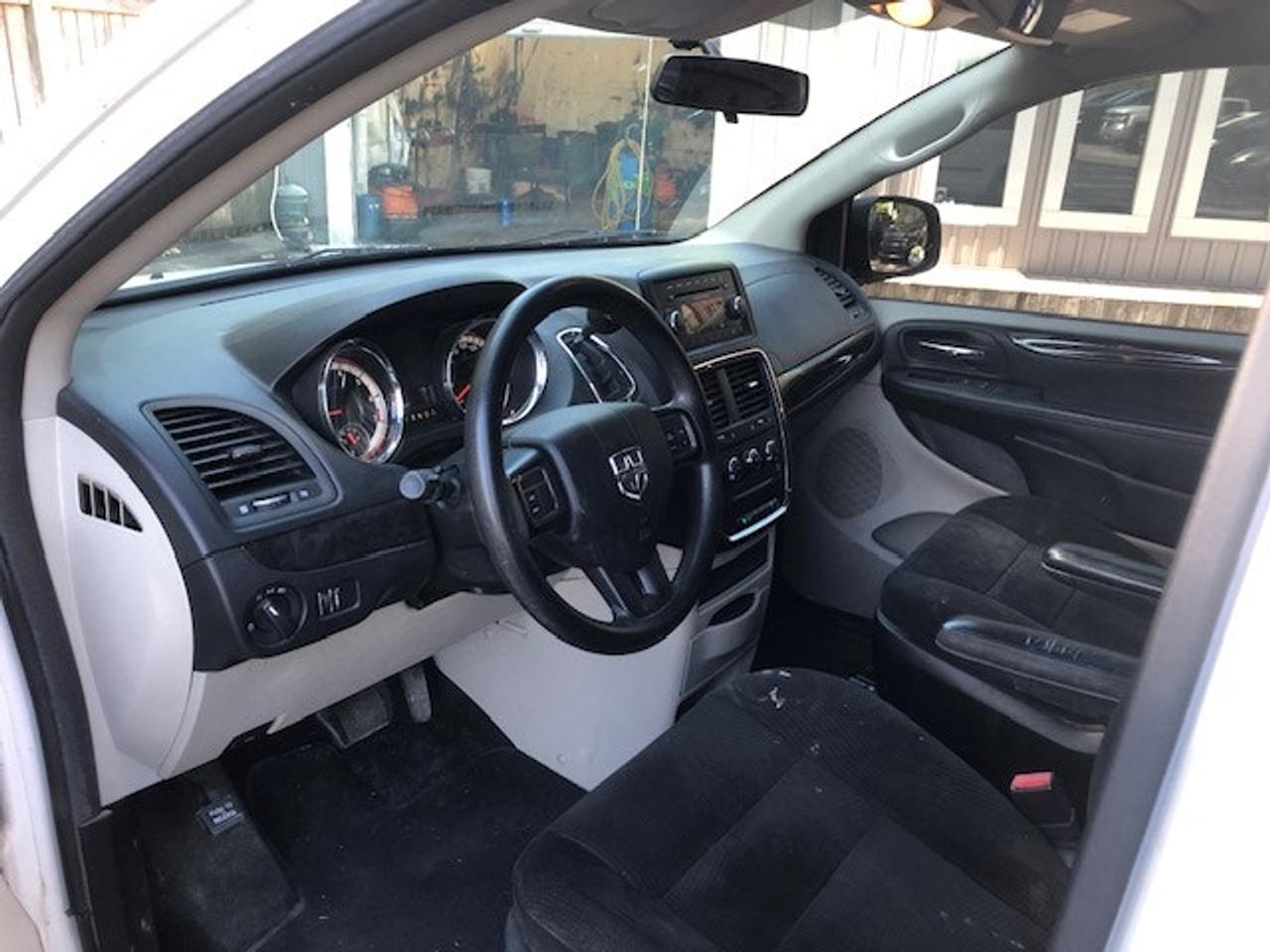 2017 Dodge Grand Caravan Canada Value Package 184000km ac blows ice cold Photo