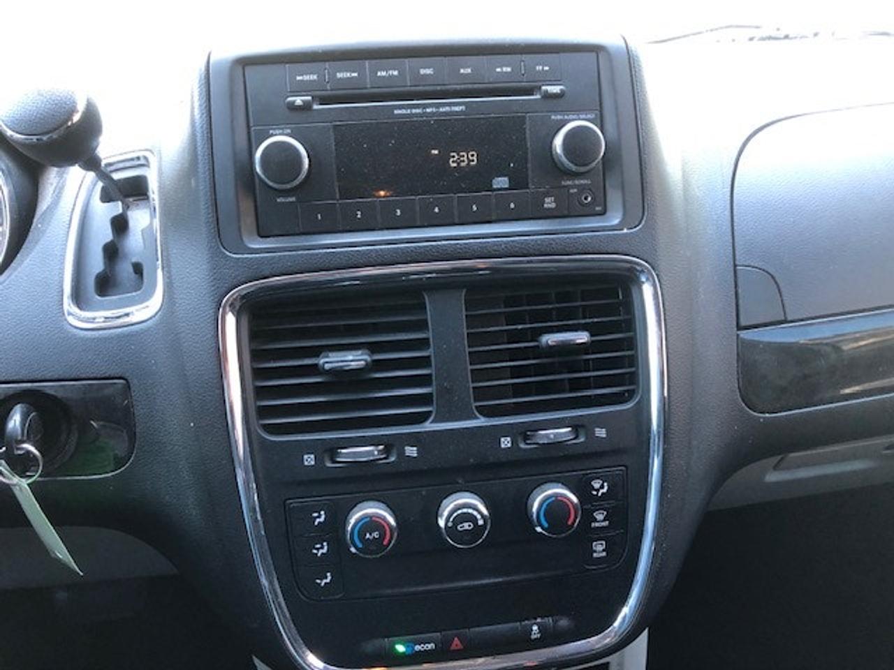 2017 Dodge Grand Caravan Canada Value Package 184000km ac blows ice cold Photo