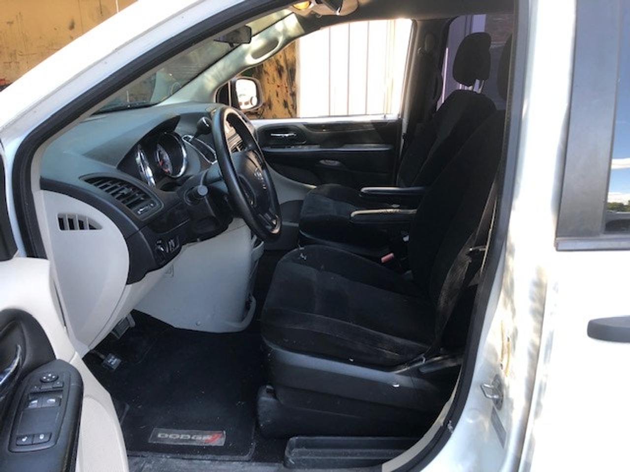 2017 Dodge Grand Caravan Canada Value Package 184000km ac blows ice cold Photo