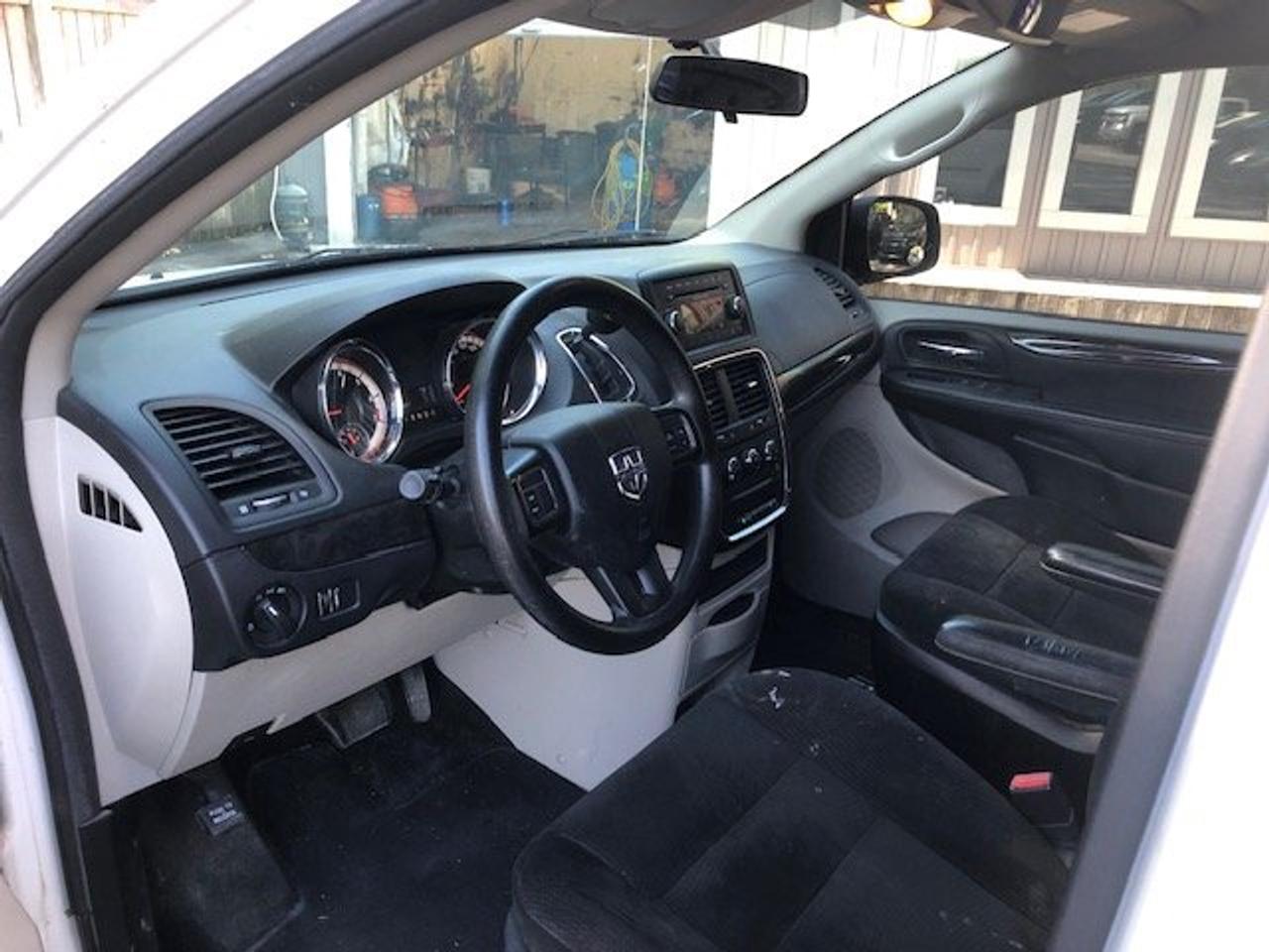 2017 Dodge Grand Caravan Canada Value Package 184000km ac blows ice cold Photo