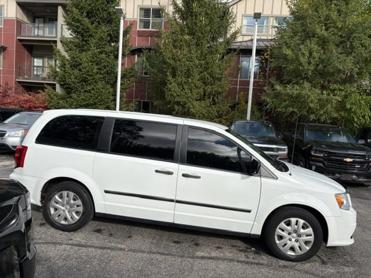 2017 Dodge Grand Caravan Canada Value Package 184000km ac blows ice cold Photo