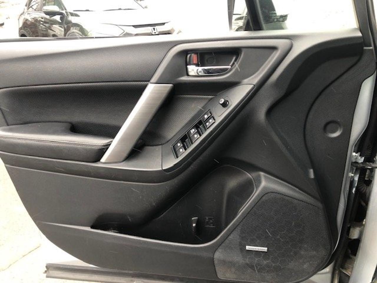 2014 Subaru Forester touring leather Photo