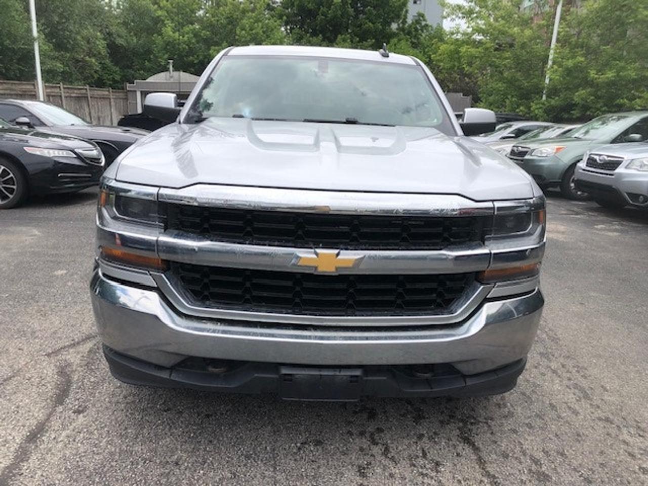2018 Chevrolet Silverado 1500 LT no accidents runs great 6.5 foot box Photo3