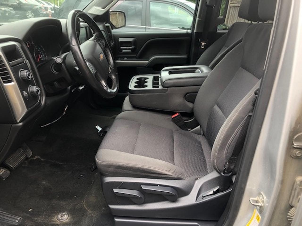 2018 Chevrolet Silverado 1500 LT no accidents runs great 6.5 foot box Photo