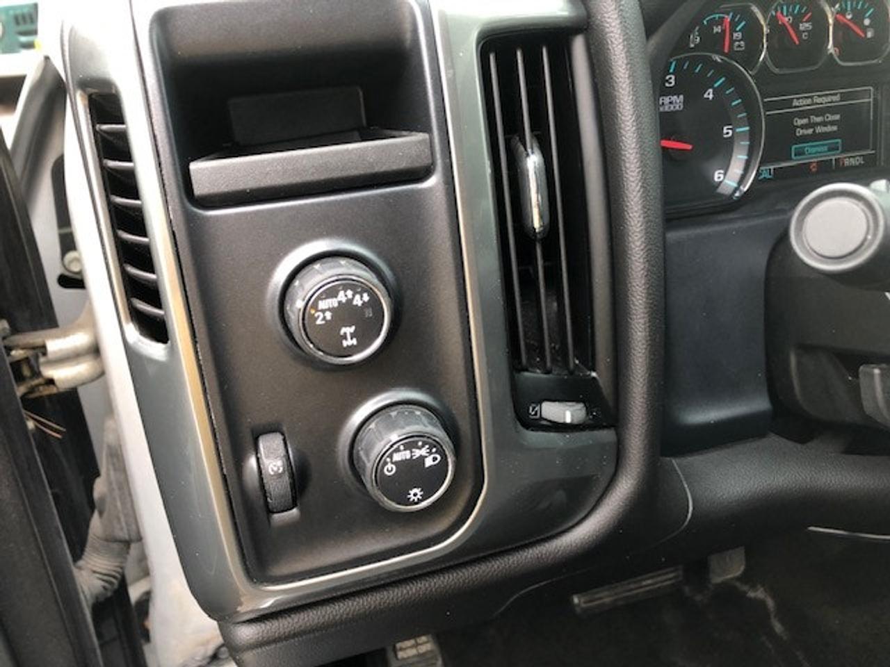 2018 Chevrolet Silverado 1500 LT no accidents runs great 6.5 foot box Photo