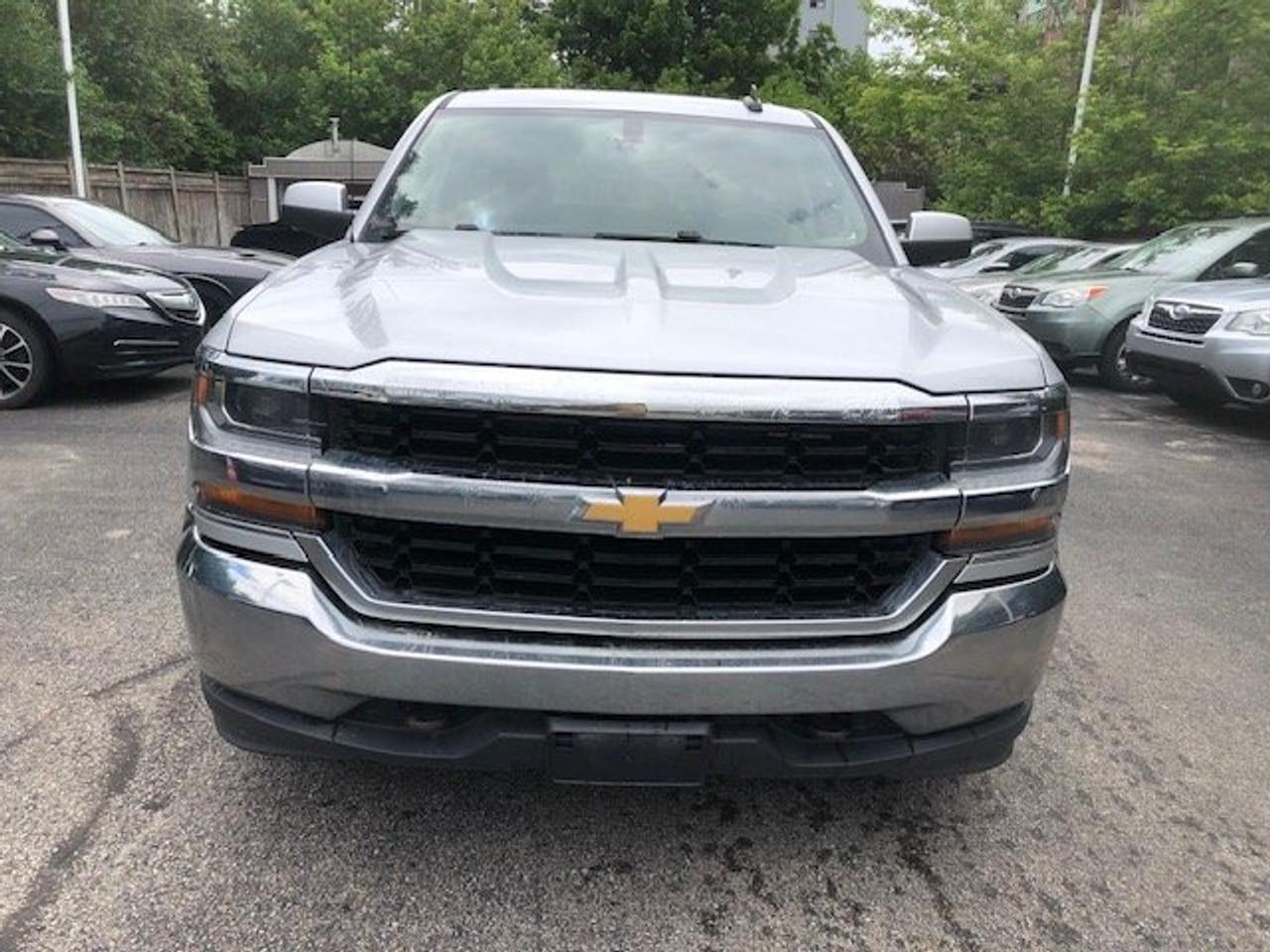 2018 Chevrolet Silverado 1500 LT no accidents runs great 6.5 foot box Photo2