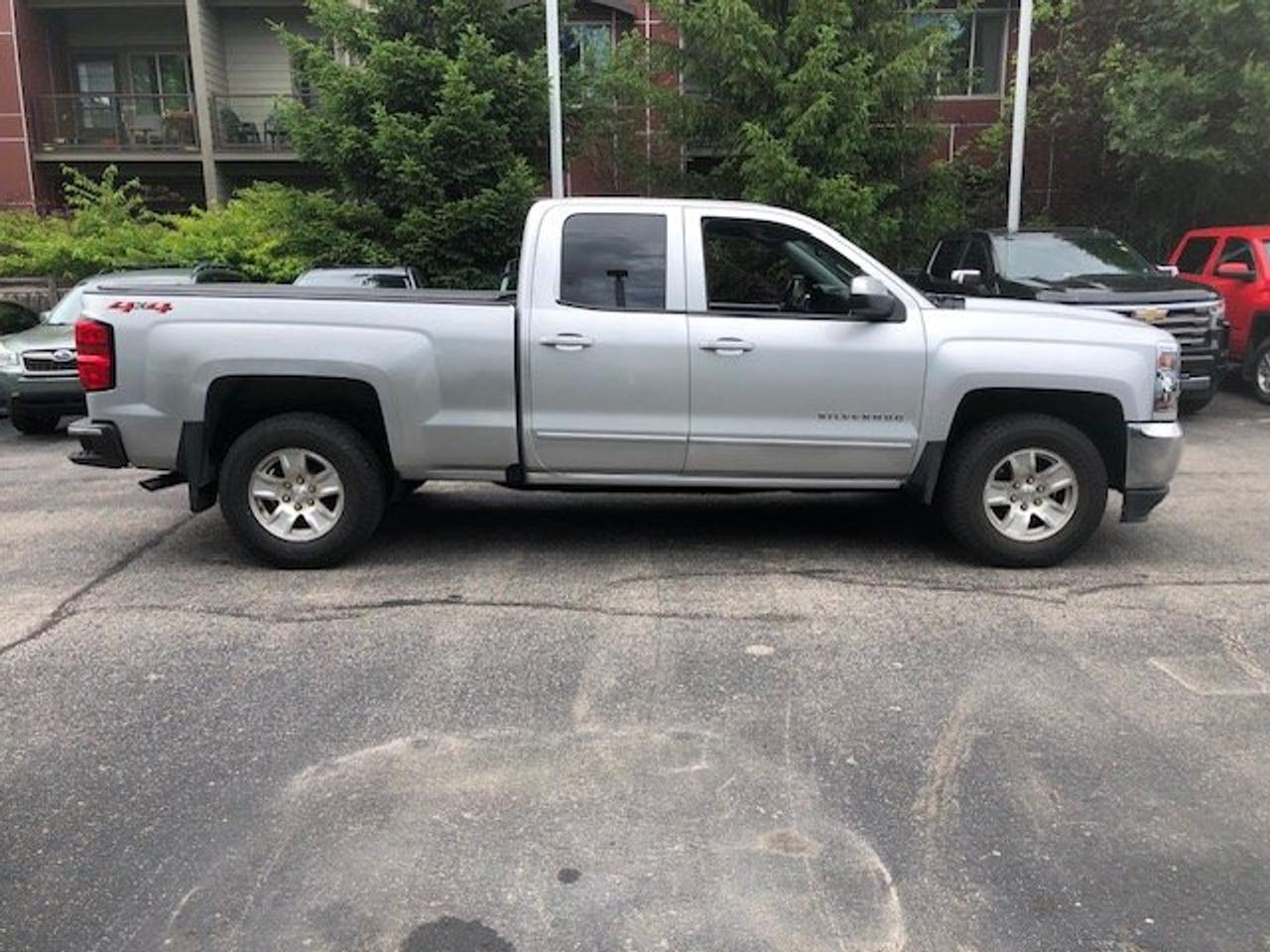 2018 Chevrolet Silverado 1500 LT no accidents runs great 6.5 foot box Photo