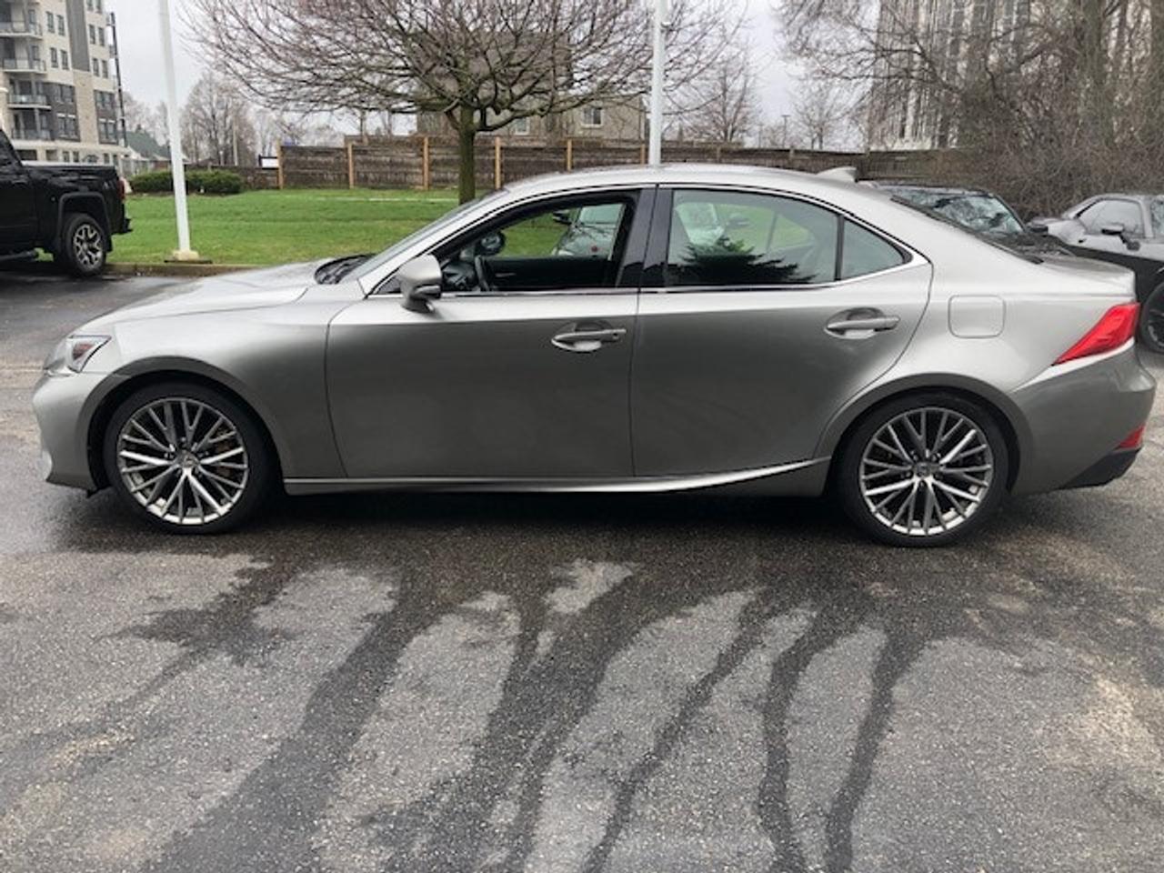 2017 Lexus IS 300 AWD Photo