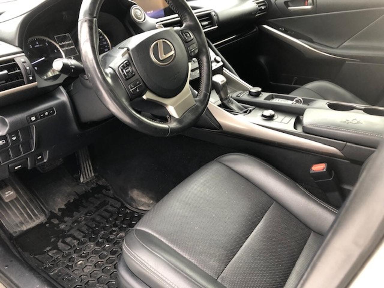 2017 Lexus IS 300 AWD Photo