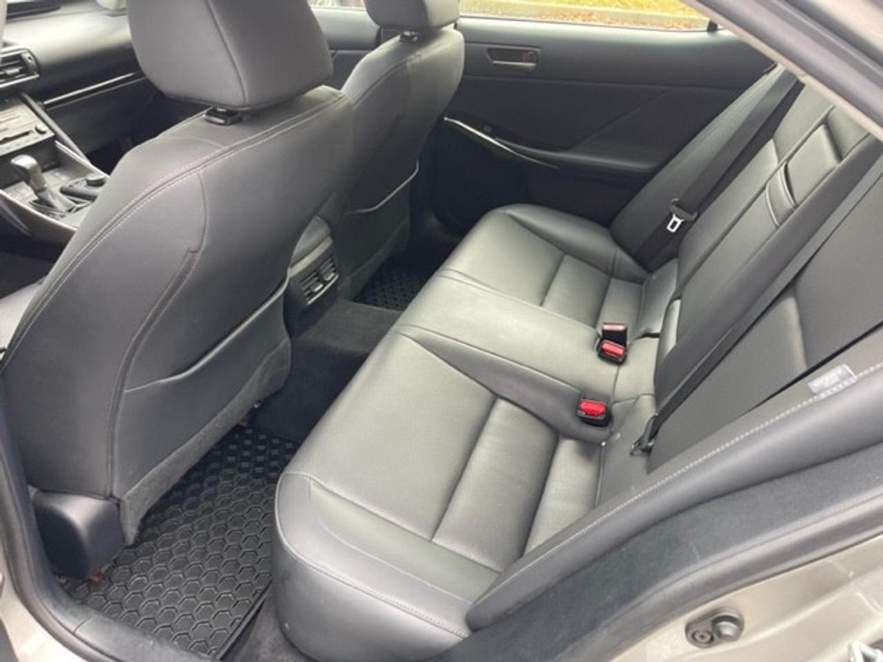 2017 Lexus IS 300 AWD Photo
