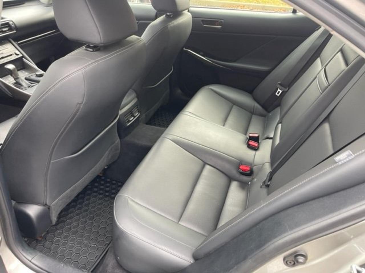 2017 Lexus IS 300 AWD Photo