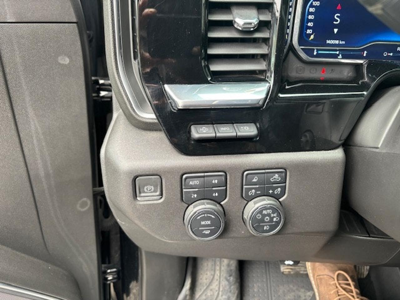 2022 Chevrolet Silverado 1500 High Country 6.2 v8 no accidents Photo