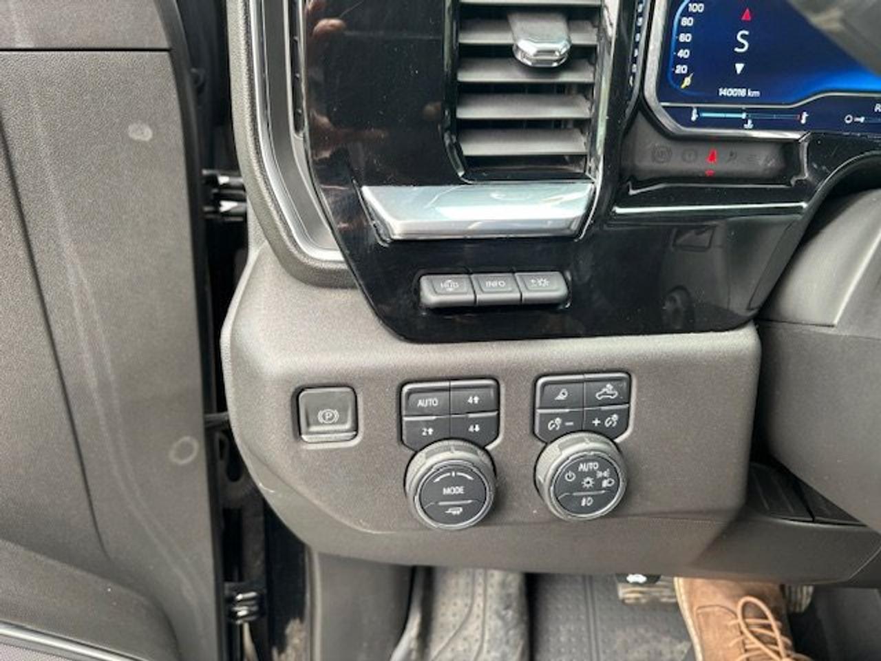 2022 Chevrolet Silverado 1500 High Country 6.2 v8 no accidents Photo