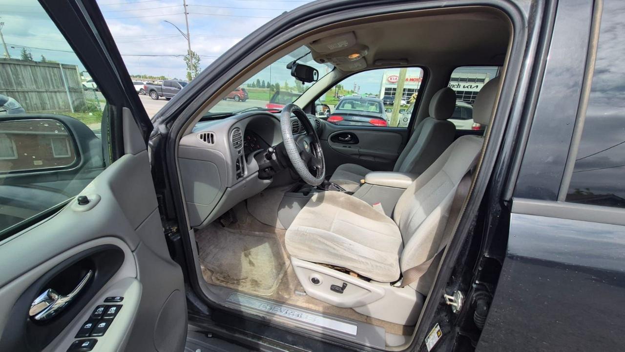 2005 Chevrolet TrailBlazer LS, ONLY 158KMS, RUNS AND DRIVES GREAT, AS IS Photo