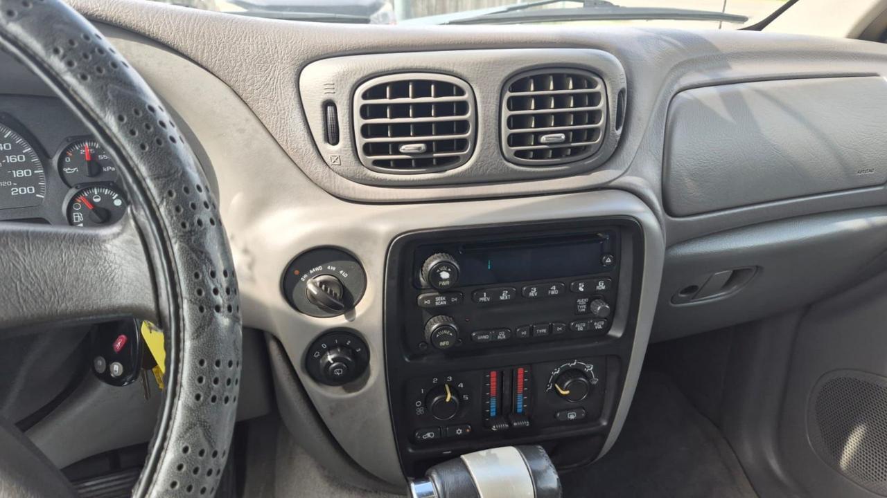 2005 Chevrolet TrailBlazer LS, ONLY 158KMS, RUNS AND DRIVES GREAT, AS IS Photo