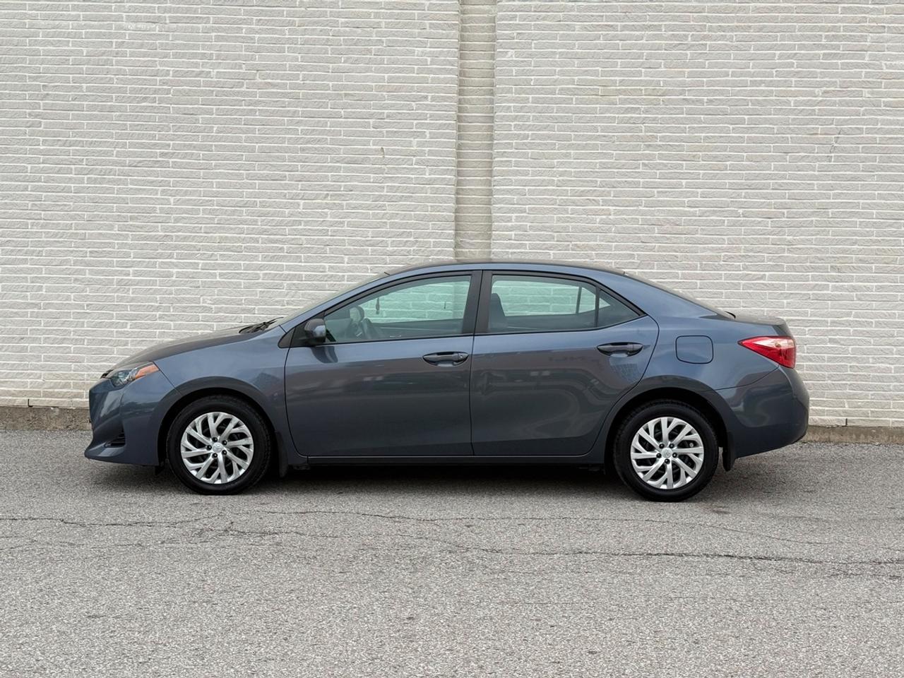 2018 Toyota Corolla LE Photo4