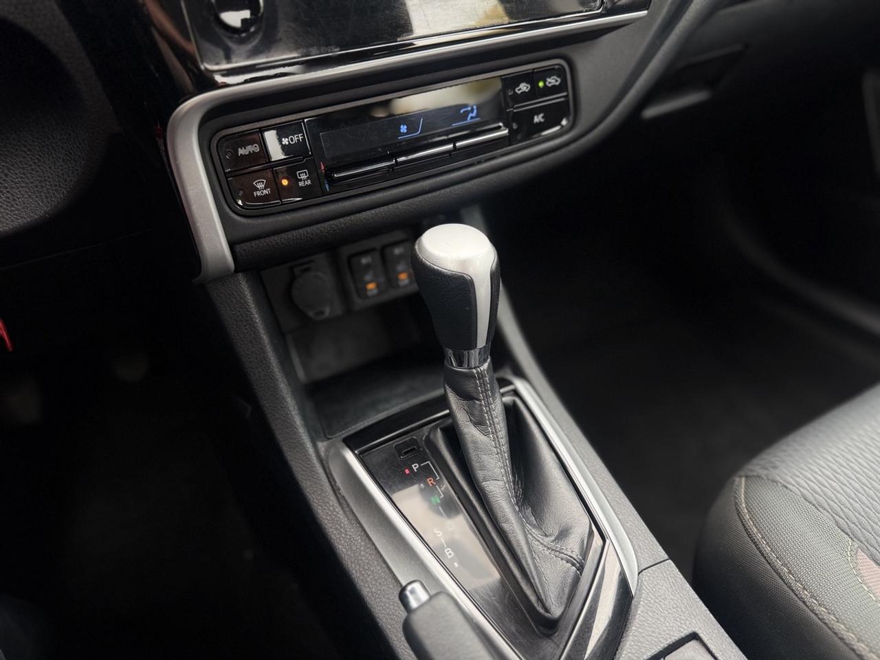 2018 Toyota Corolla LE Photo
