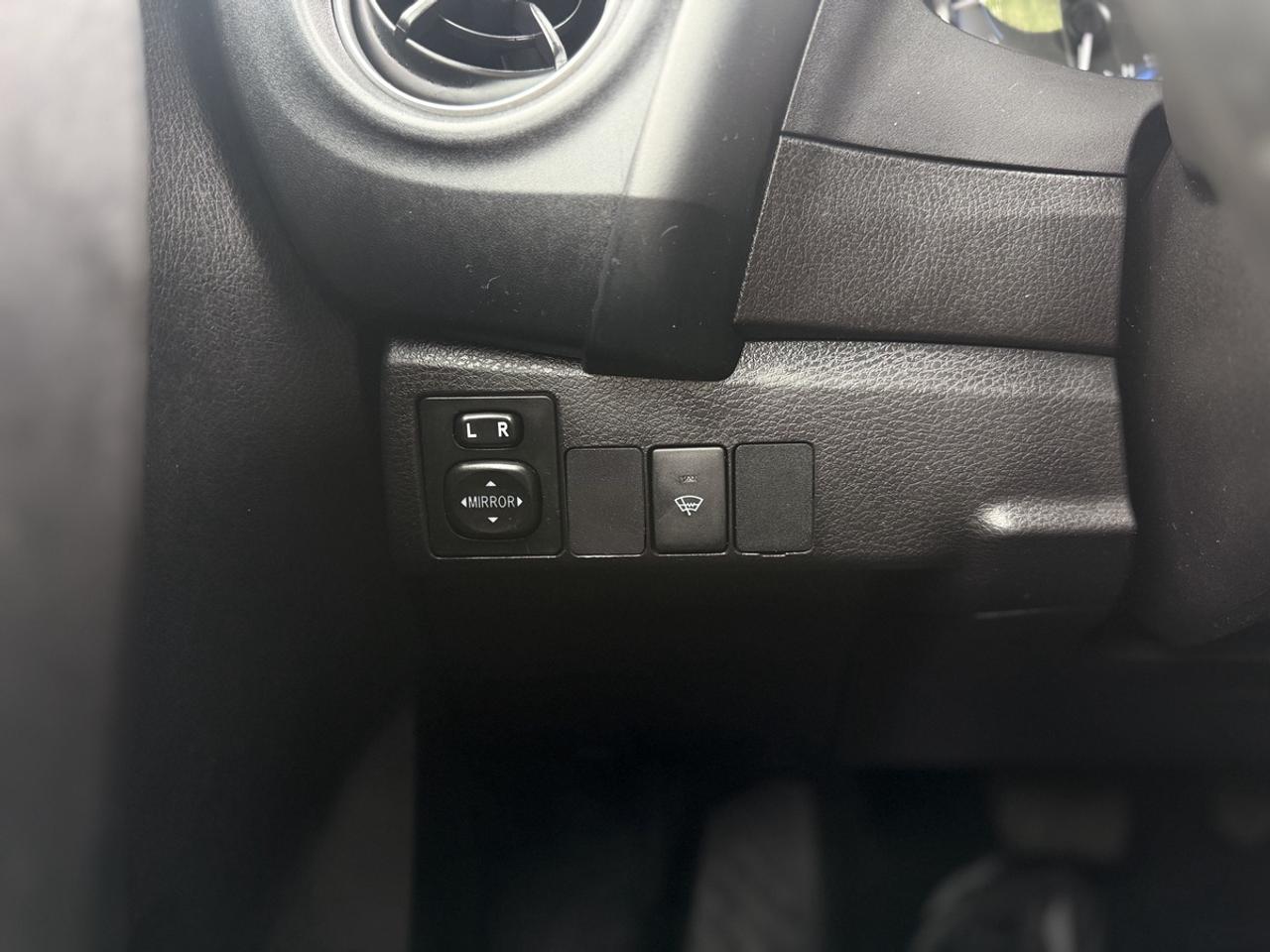 2018 Toyota Corolla LE Photo