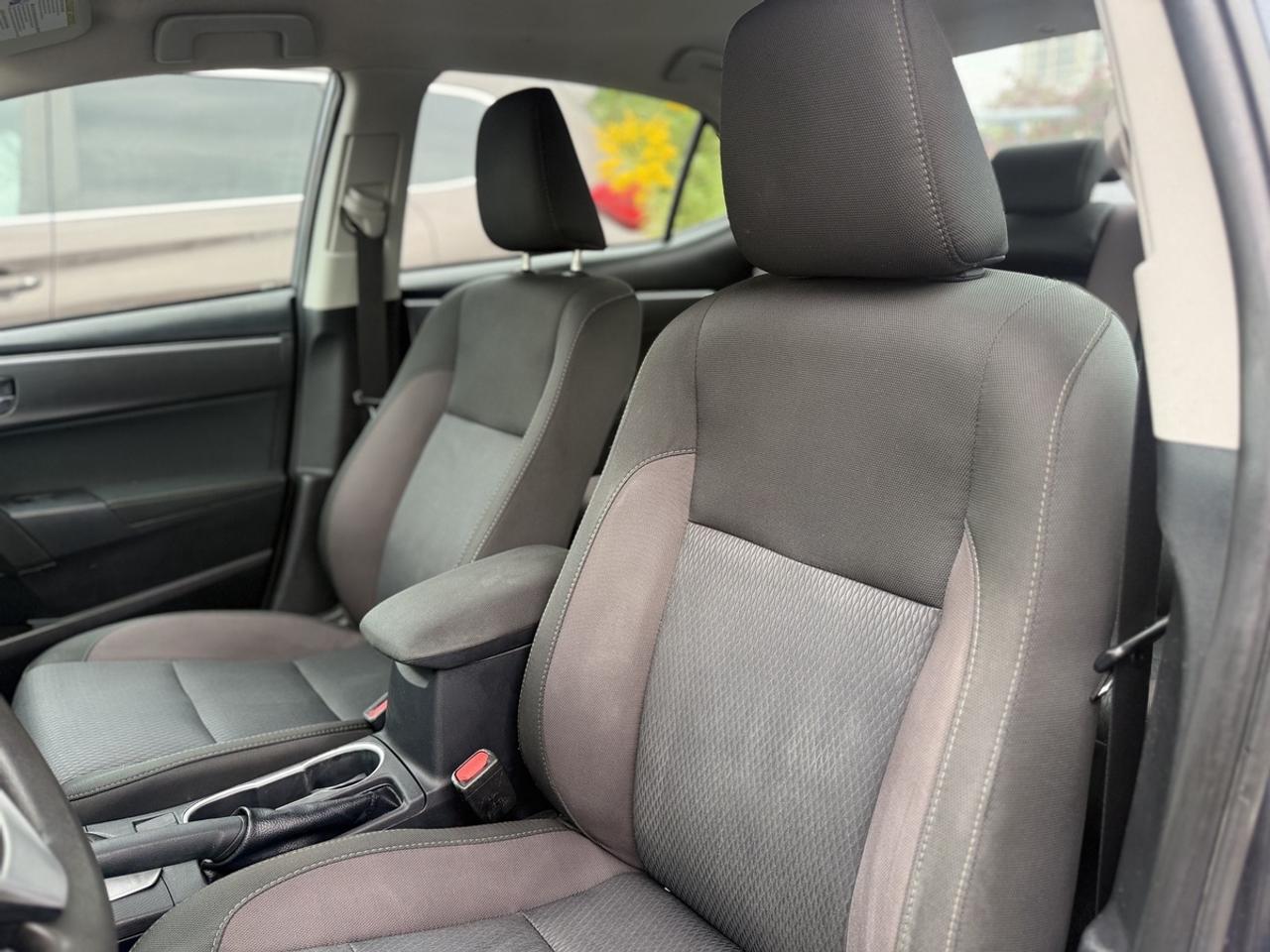2018 Toyota Corolla LE Photo