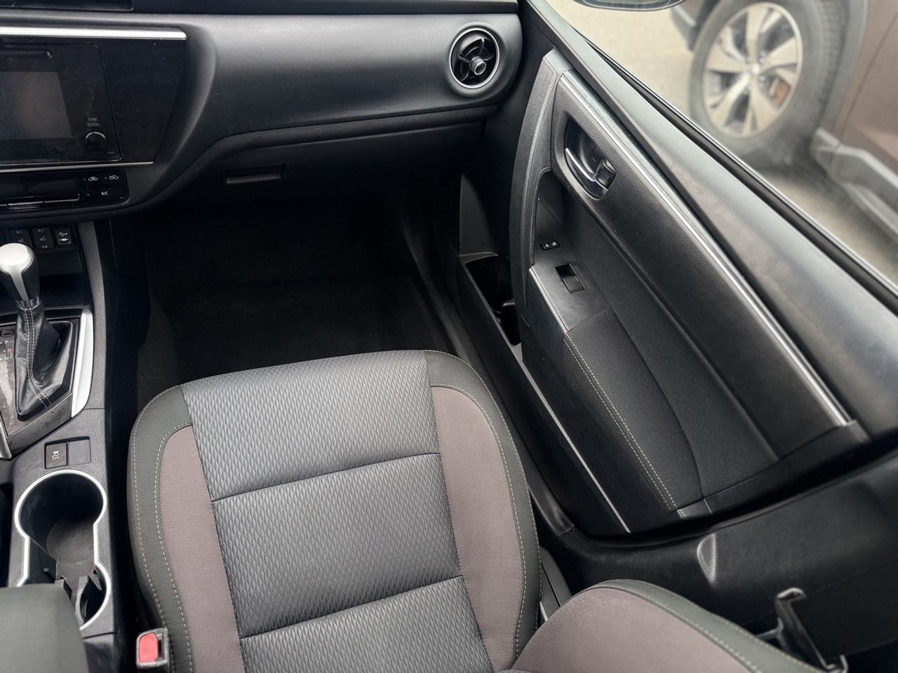 2018 Toyota Corolla LE Photo
