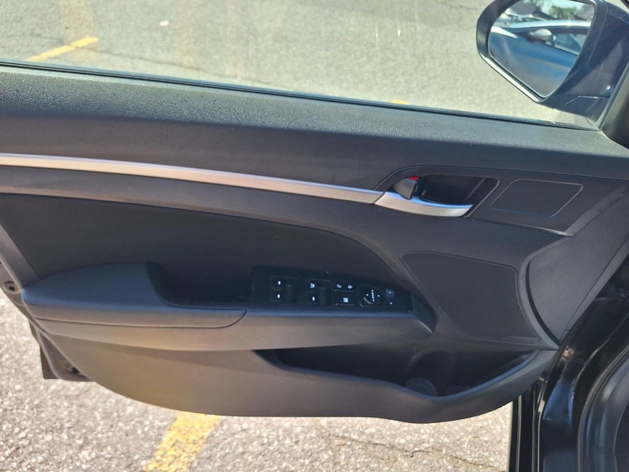 2020 Hyundai Elantra Preferred w/Sun & Safety Package IVT Photo