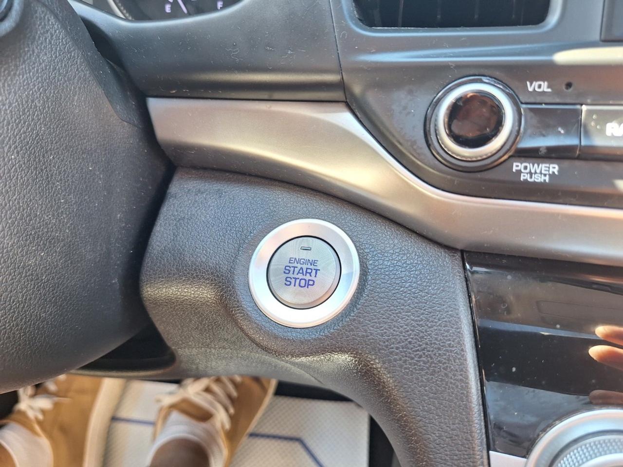 2020 Hyundai Elantra Preferred w/Sun & Safety Package IVT Photo