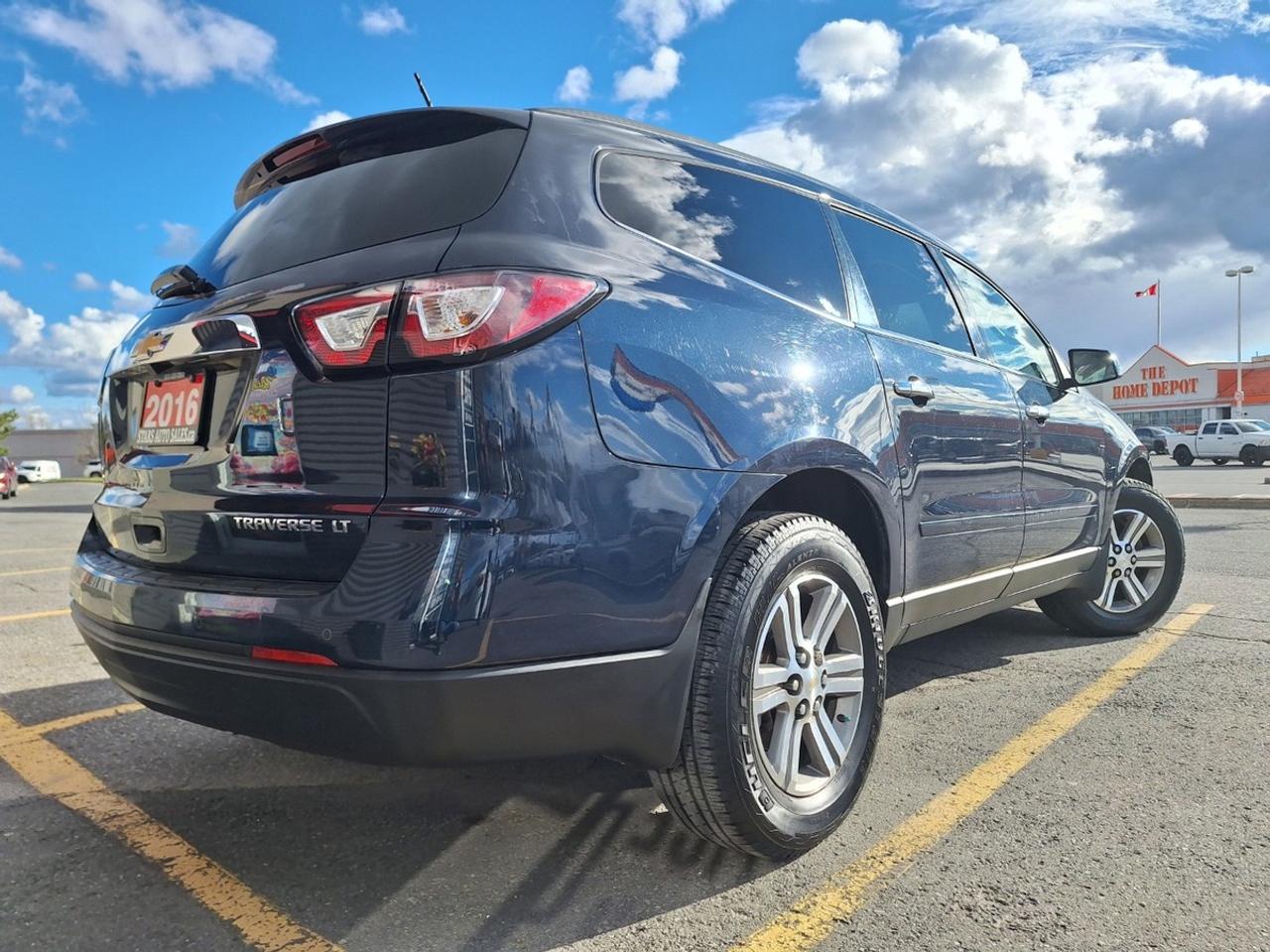 2016 Chevrolet Traverse FWD 4DR LT W/1LT Photo