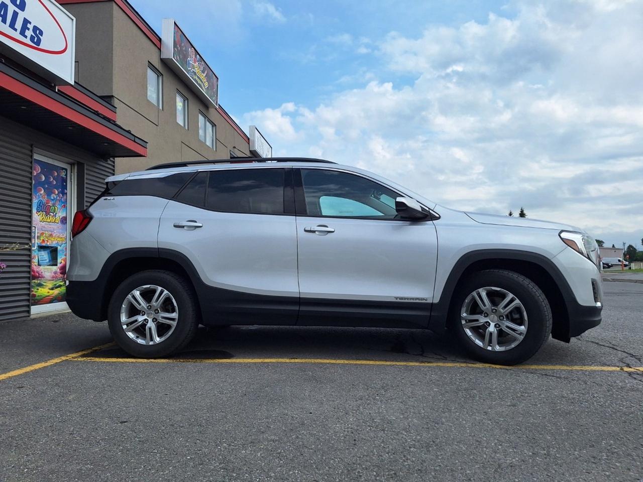 2018 GMC Terrain FWD SLE Photo3