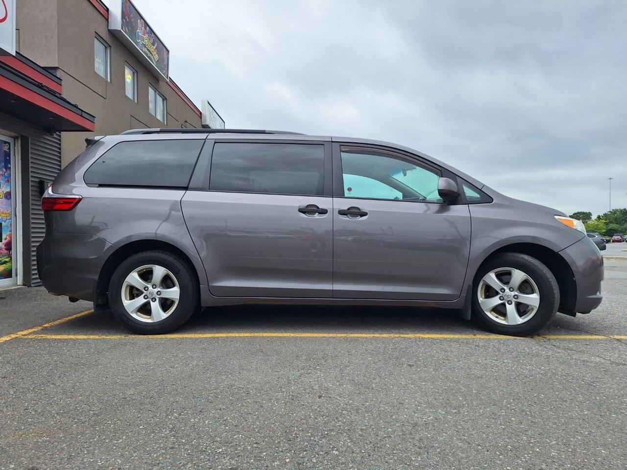 2017 Toyota Sienna 5DR 7-PASS FWD Photo