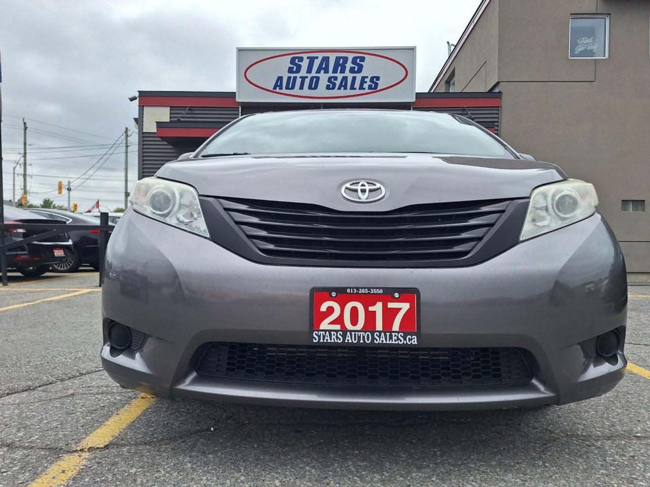 2017 Toyota Sienna 5DR 7-PASS FWD Photo5