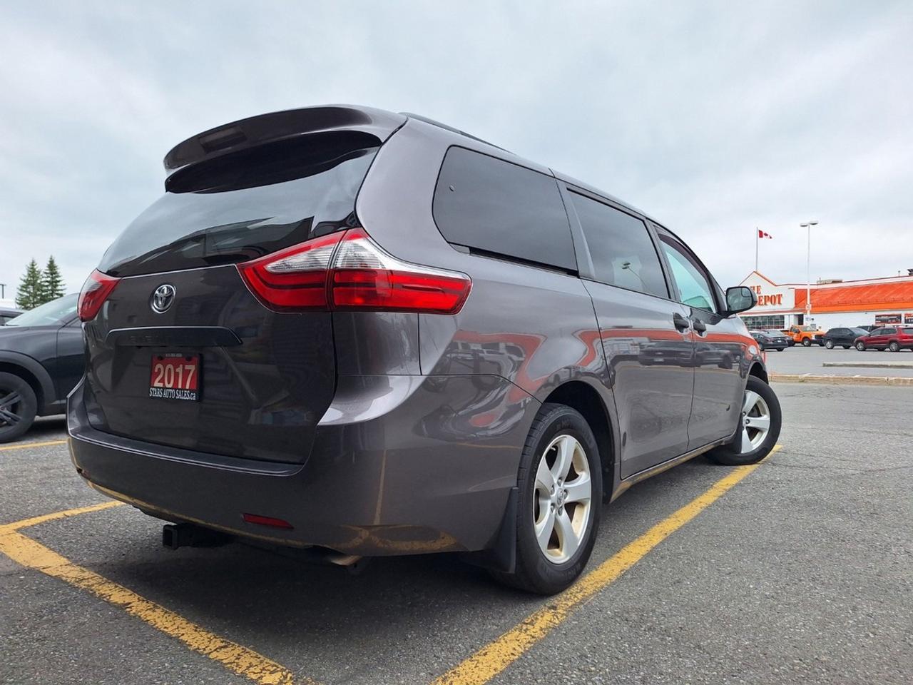 2017 Toyota Sienna 5DR 7-PASS FWD Photo