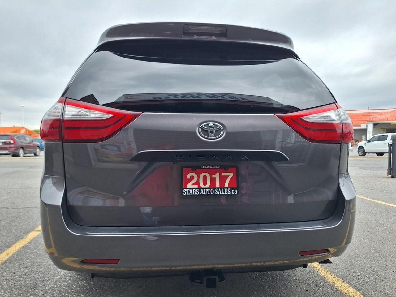 2017 Toyota Sienna 5DR 7-PASS FWD Photo