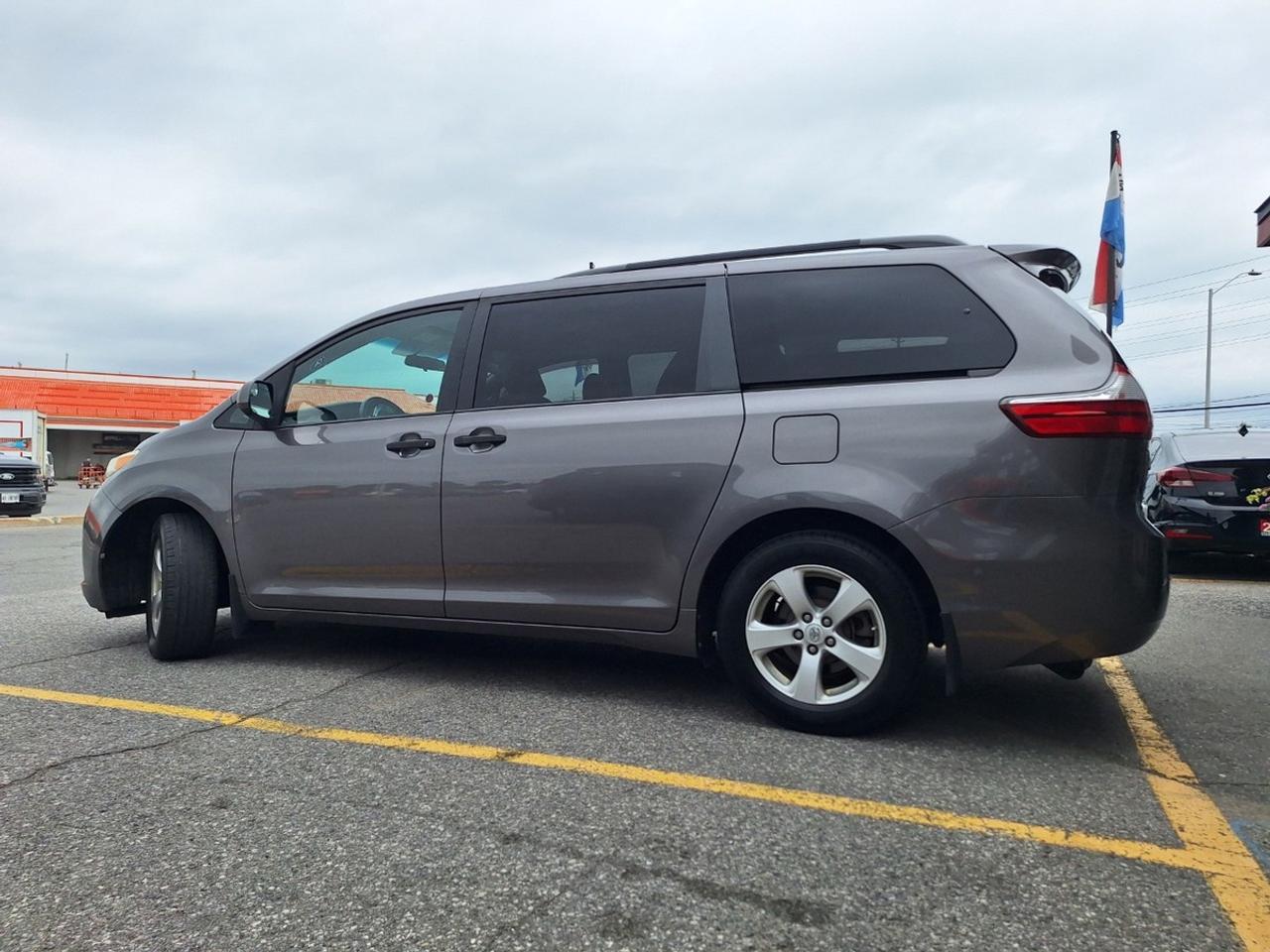 2017 Toyota Sienna 5DR 7-PASS FWD Photo